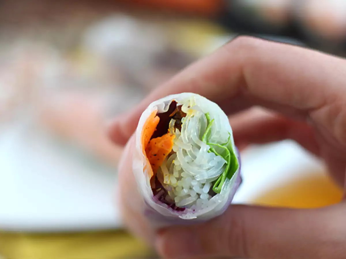 Vegetarijanski spomladanski zvitki z rdečim zeljem in sladkim krompirjem - fotografija 5