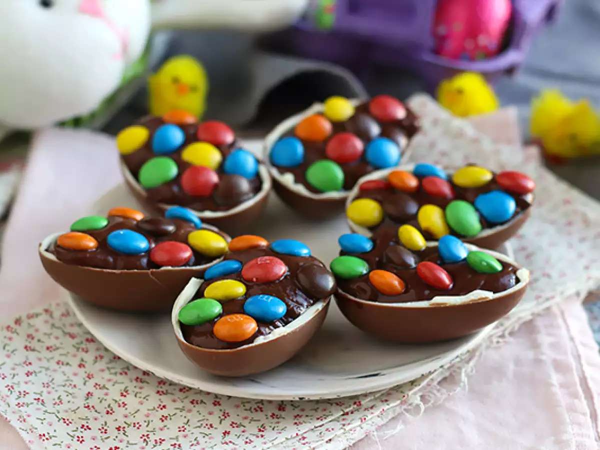 Velikonočna jajčka, polnjena s čokoladno kremo in bonboni M&M's - fotografija 3