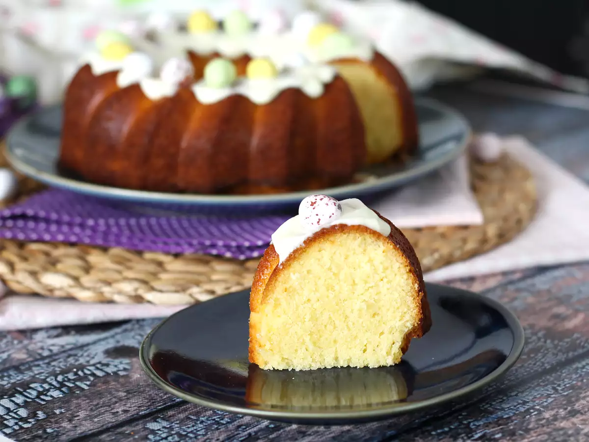Velikonočna torta Bundt z limono in belo čokolado - fotografija 3