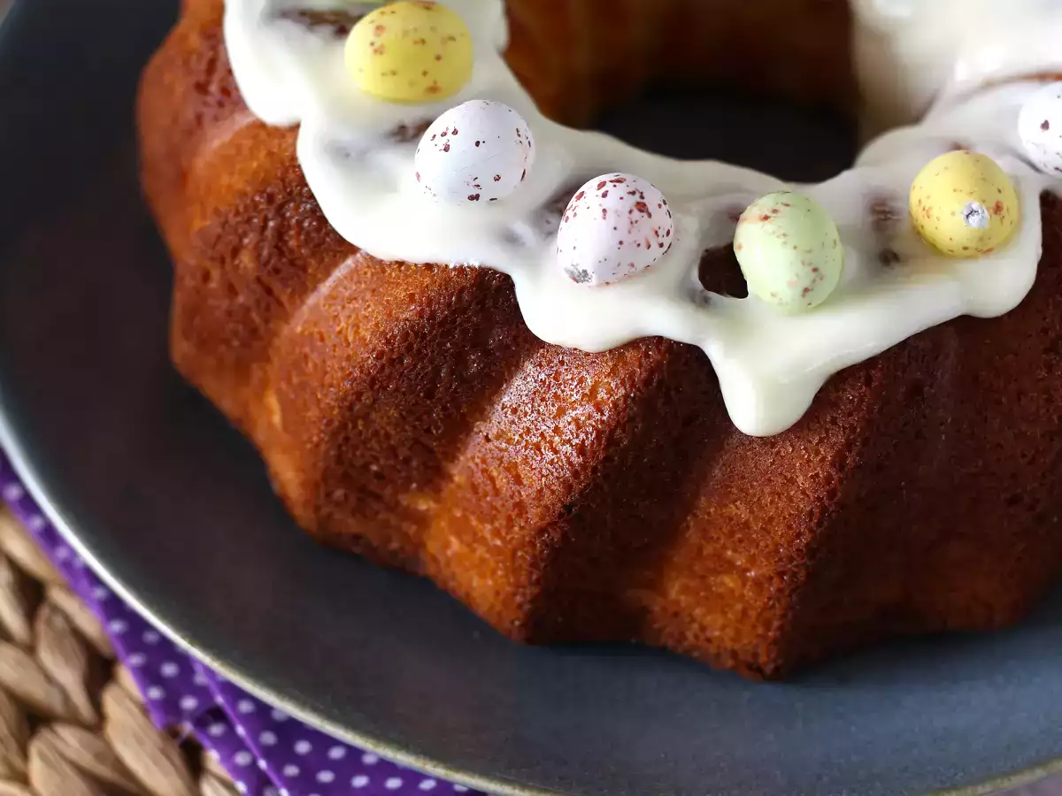 Velikonočna torta Bundt z limono in belo čokolado - fotografija 4