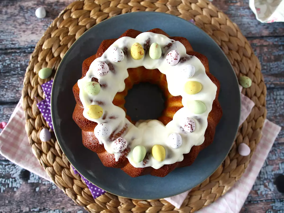 Velikonočna torta Bundt z limono in belo čokolado - fotografija 6
