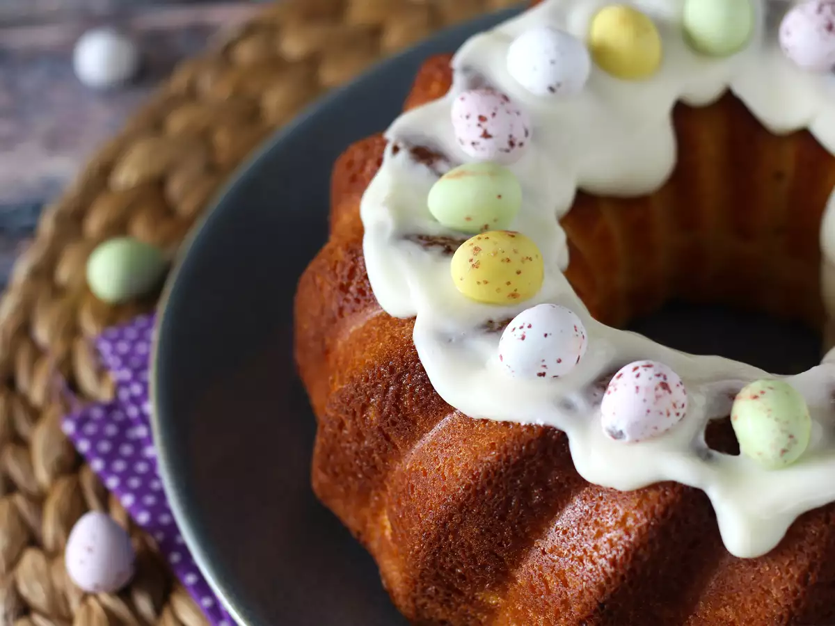 Velikonočni bundt kolač z limono in belo čokolado - fotografija 2