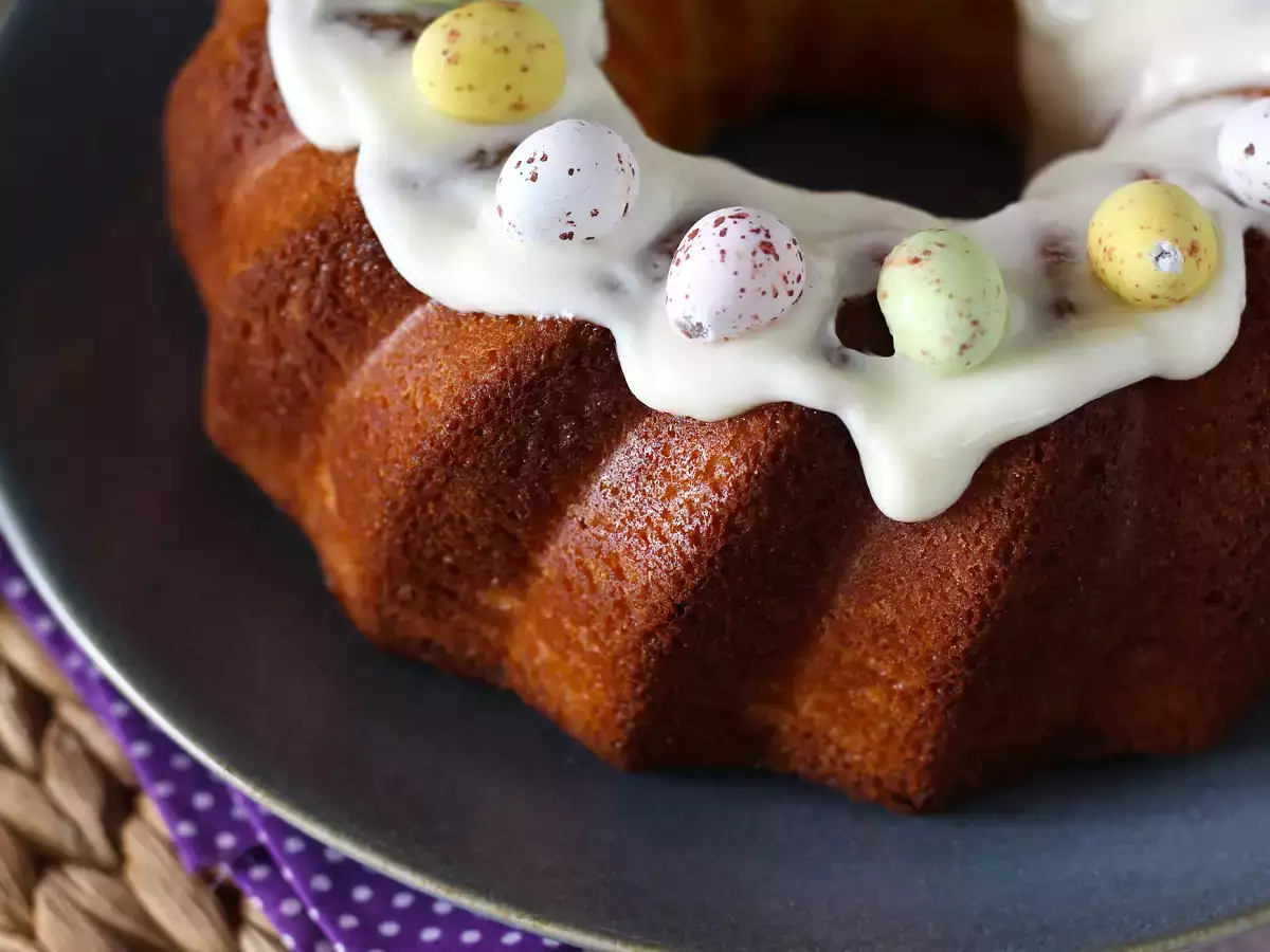 Velikonočni bundt kolač z limono in belo čokolado - fotografija 4