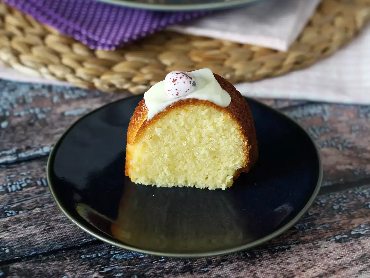Velikonočni bundt kolač z limono in belo čokolado - fotografija 7