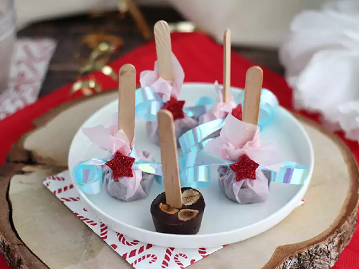 Vroče čokoladne lizike: temna čokolada + praženi lešniki - fotografija 5