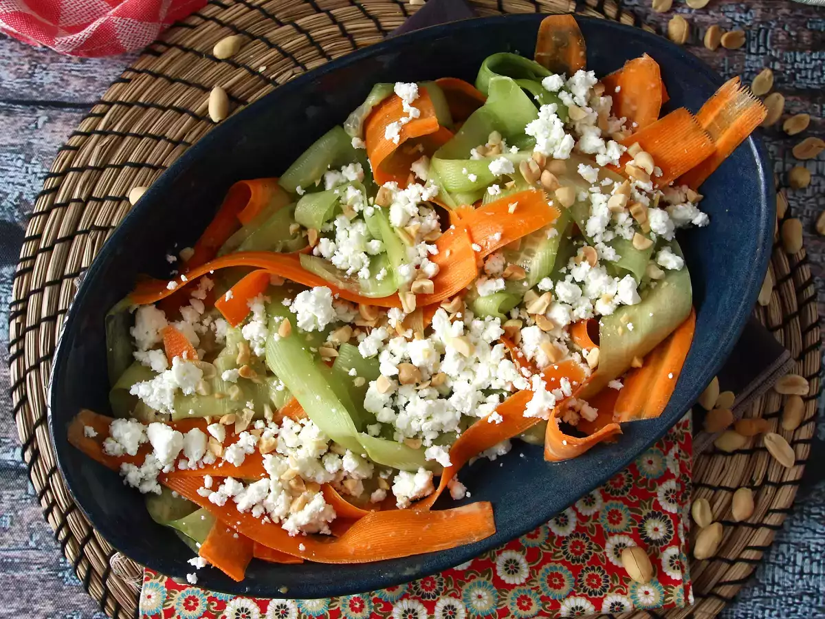 Zelenjavna solata tagliatelle z arašidovo omako - fotografija 5