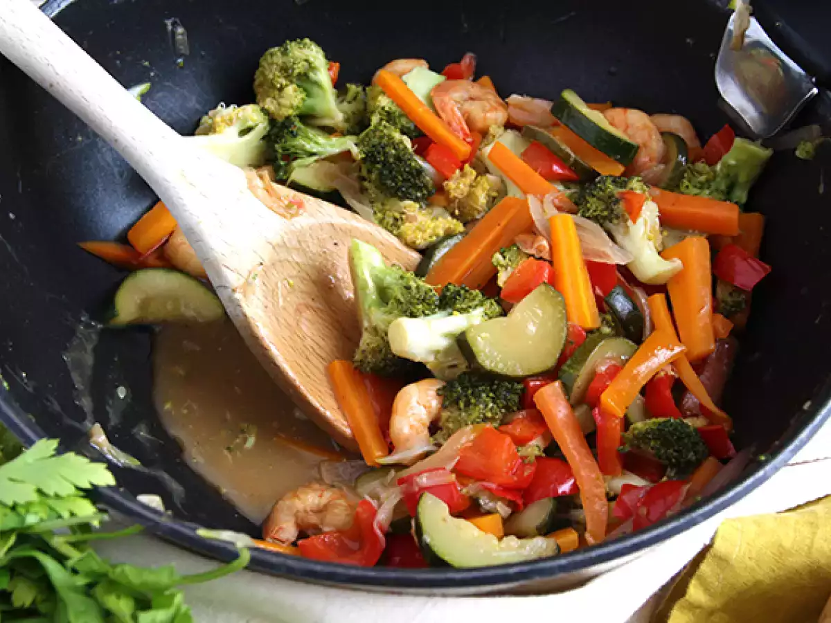 Zelenjavni vok s kozicami - fotografija 3