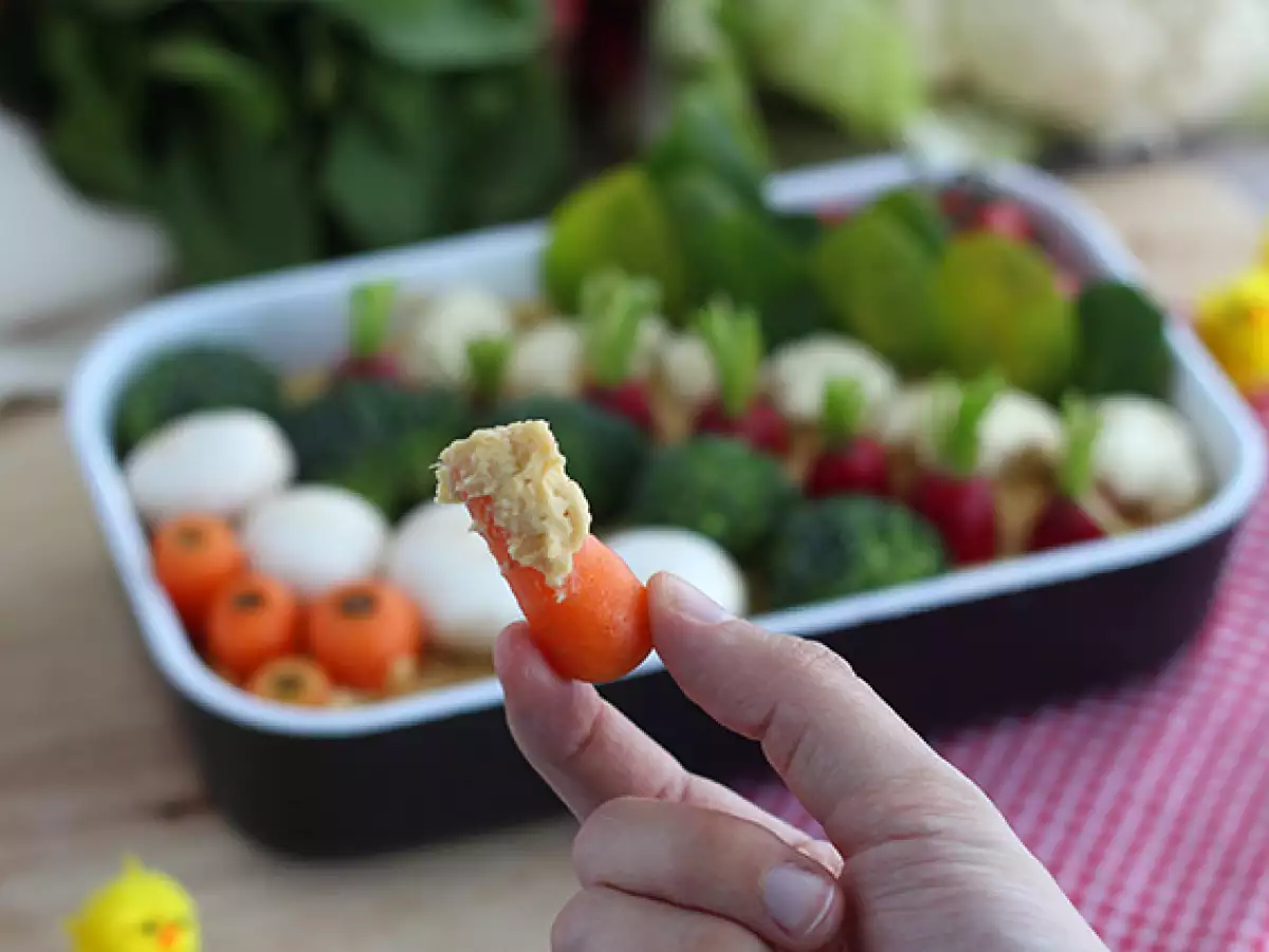 Zelenjavni vrt za aperitiv (humus in sveža zelenjava) - fotografija 2