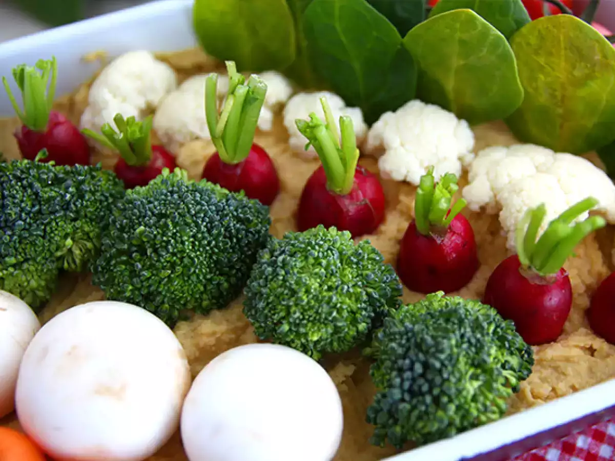 Zelenjavni vrt za aperitive (humus in mala zelenjava) - fotografija 6