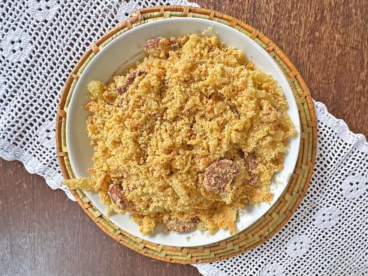 Zlata farofa s klobaso calabresa, jajcem in korenčkom - fotografija 3